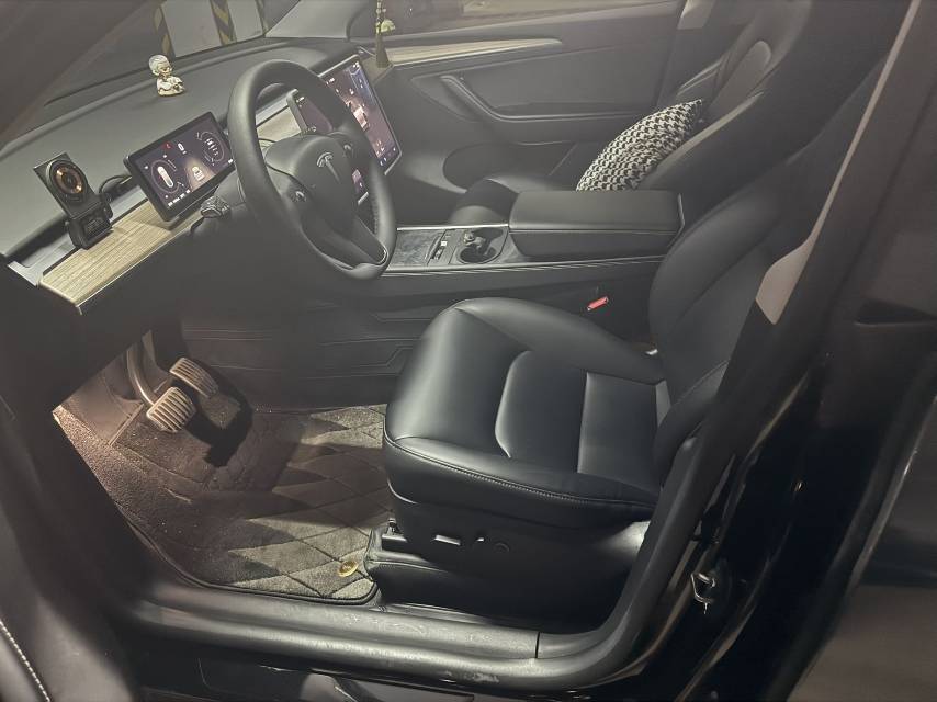 Tesla Model Y 2023 #3 Tesla Model Y 2023 car image #3