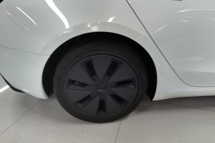 Tesla Model 3 2026 car image #10