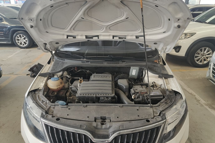 Skoda Rapid 2018 car image #22