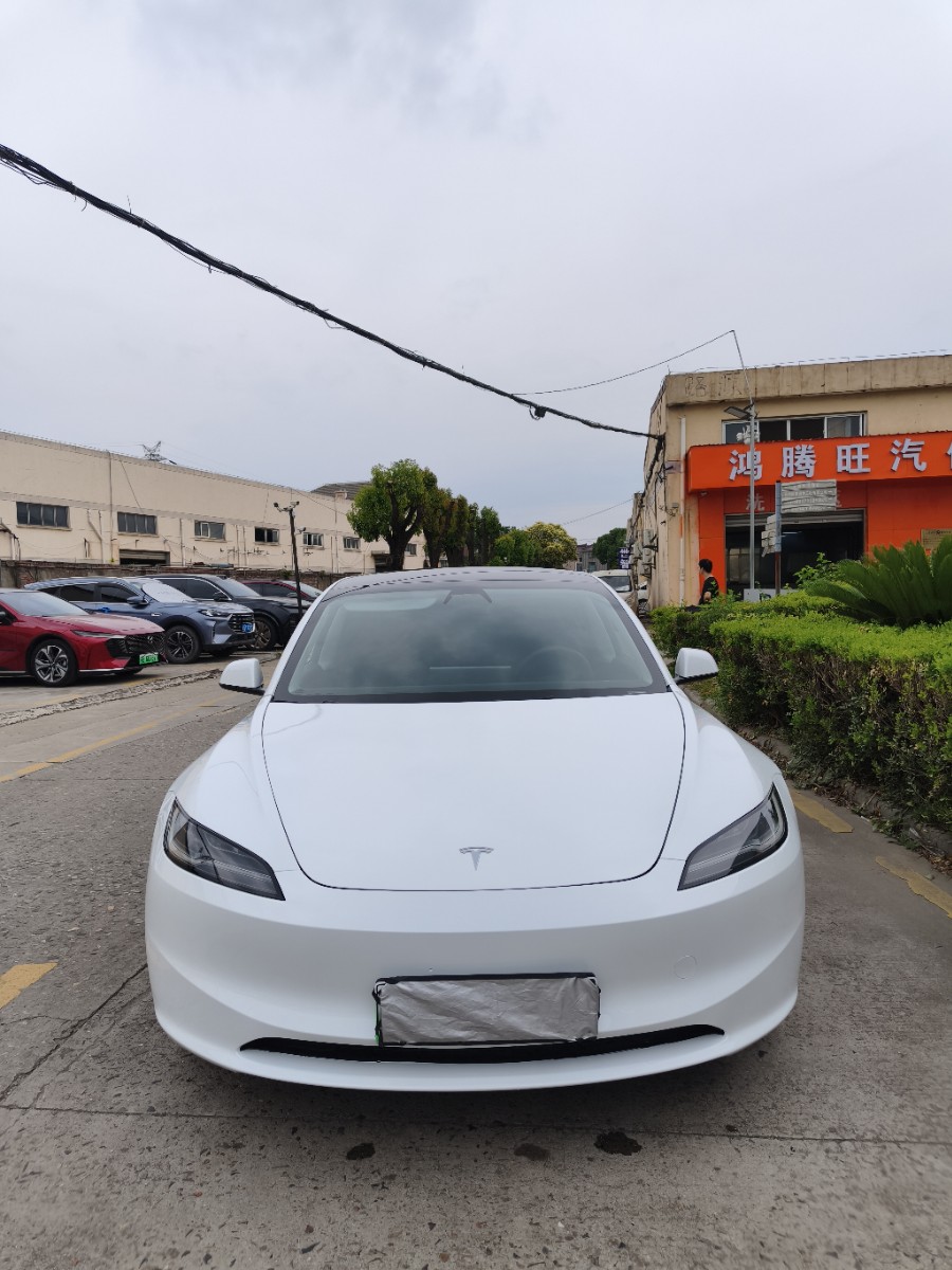 Tesla Model 3 2024 car image #2