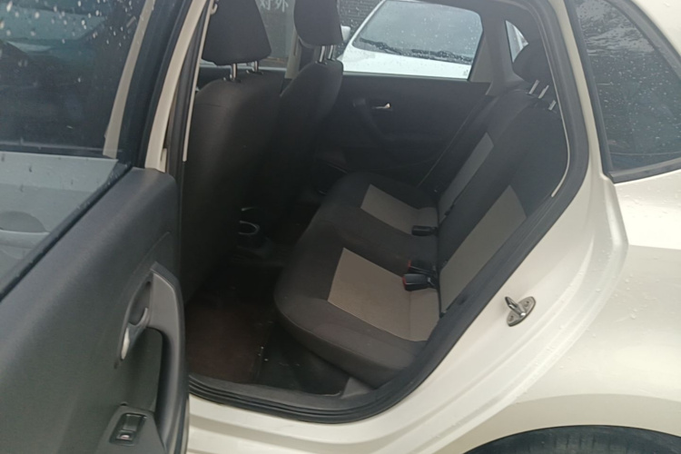 Volkswagen Polo 2018 car image #17