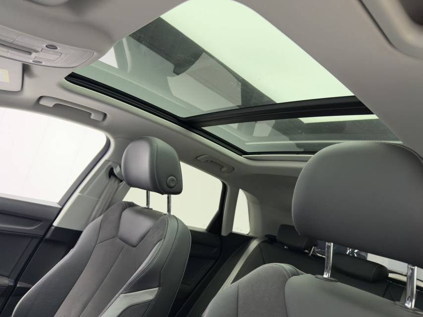Audi Q3 2022 car image #14