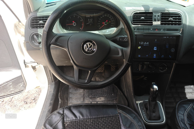 Volkswagen Polo 2018 صورة سيارة #12