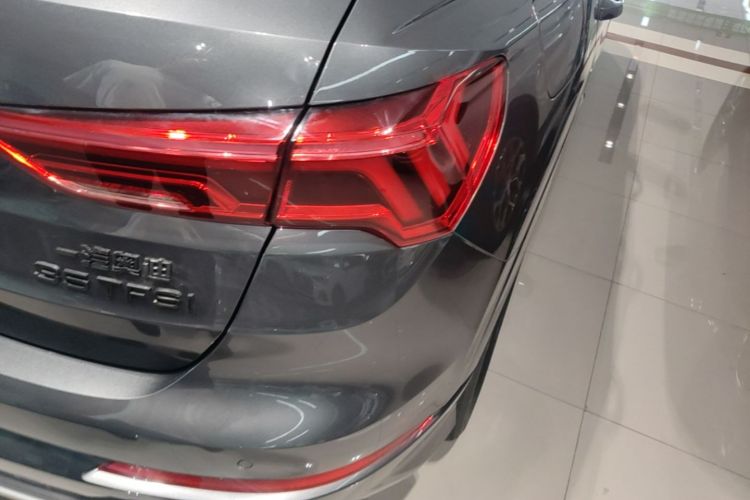 Audi Q3 2023 car image #8