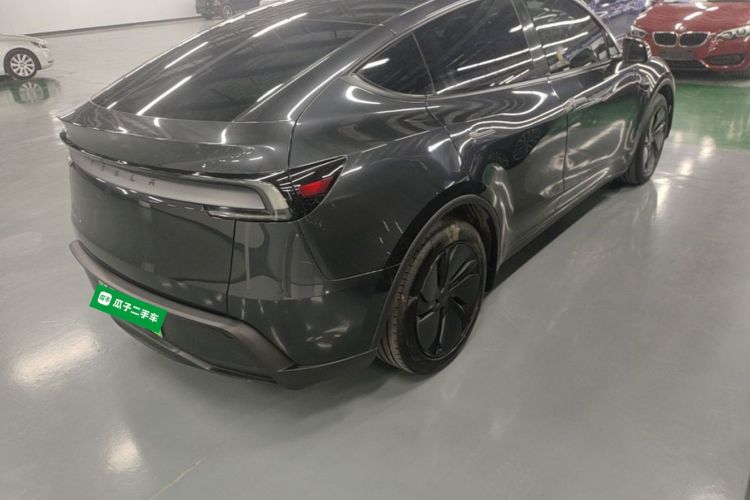 Tesla Model Y 2025 #7 Tesla Model Y 2025 car image #7