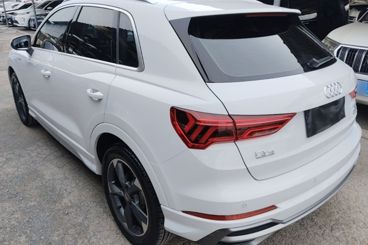 Audi Q3 2020 car image #5