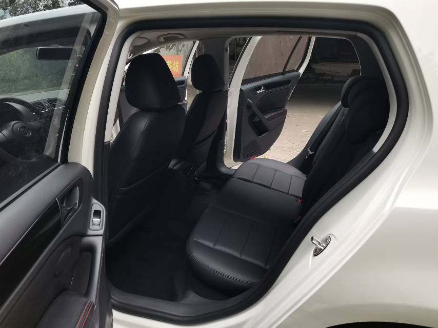 Volkswagen Golf 2011 car image #7