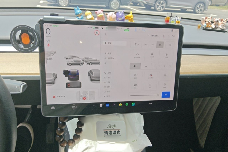 Tesla Model Y 2022 car image #16