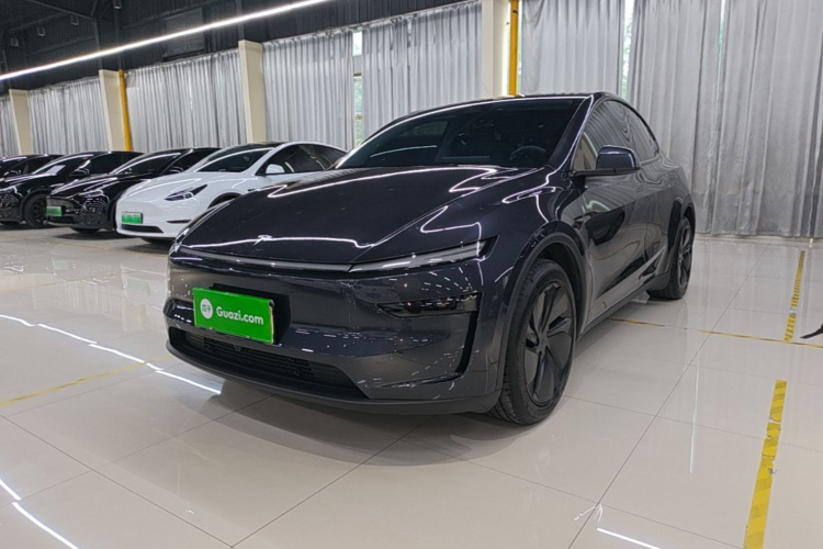 Tesla Model Y 2025 #2 Tesla Model Y 2025 car image #2