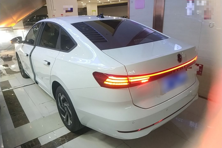 Volkswagen Lavida 2026 car image #5