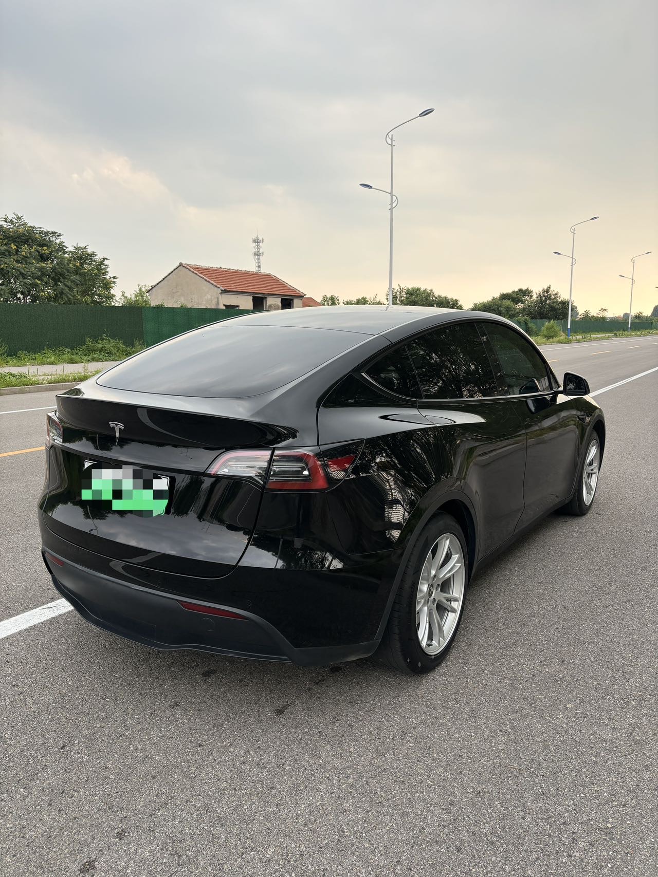 Tesla Model Y 2023 immagine di auto #7