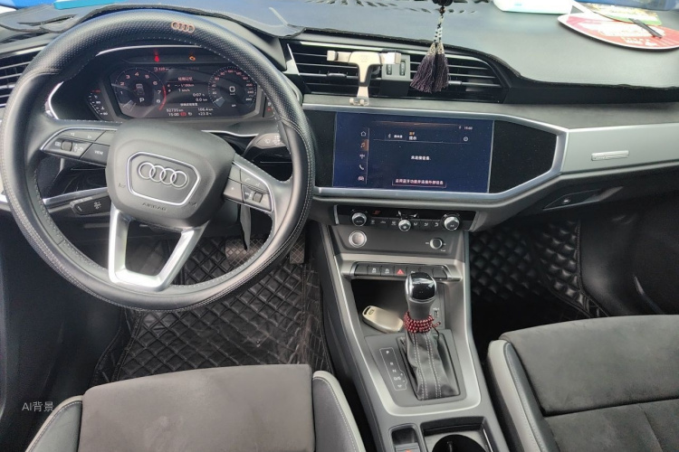 Audi Q3 2020 car image #11