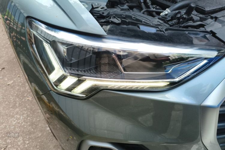 Audi Q3 2021 car image #8