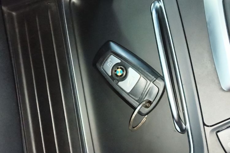 BMW 3 Series 2017 #9 BMW 3 Series 2017 car image #9
