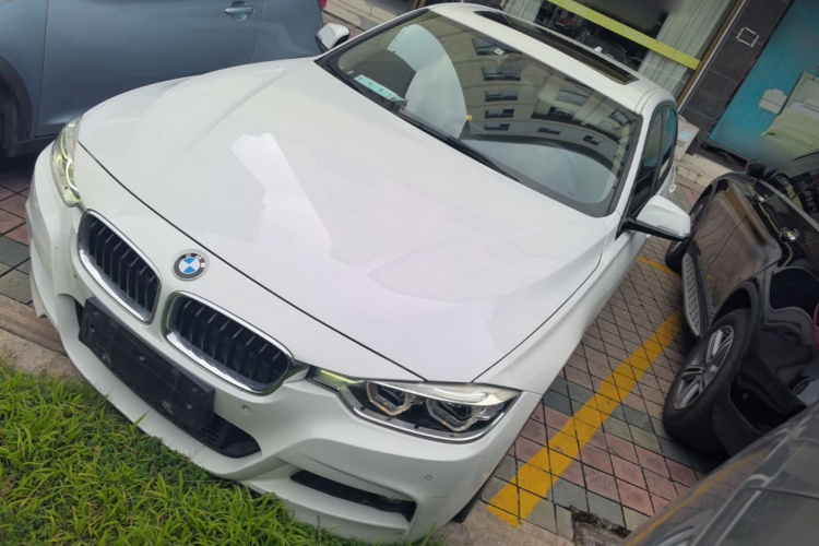 BMW 3 Series 2019 #2 BMW 3 Series 2019 car image #2