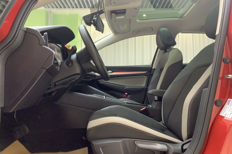 Volkswagen Golf 2022 car image #8
