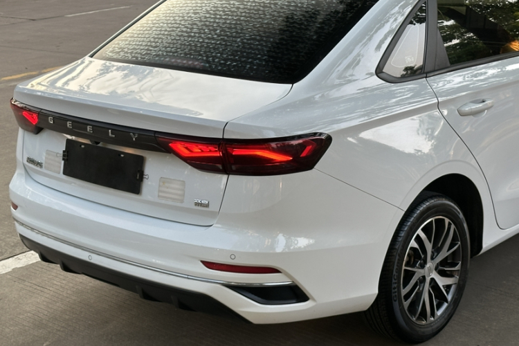 GEELY Emgrand 2023 car image #9