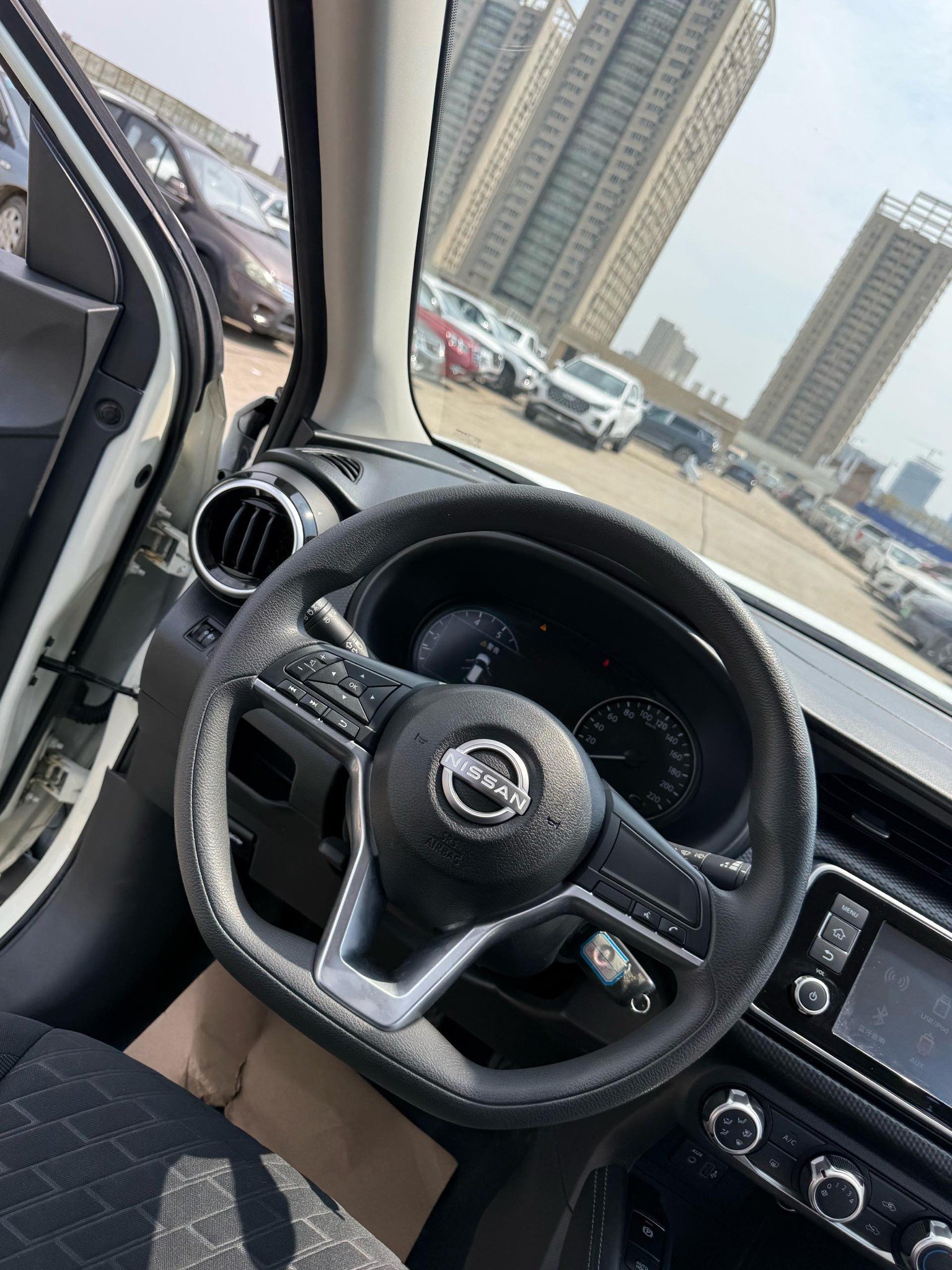 Nissan Kicks 2023 car image #10