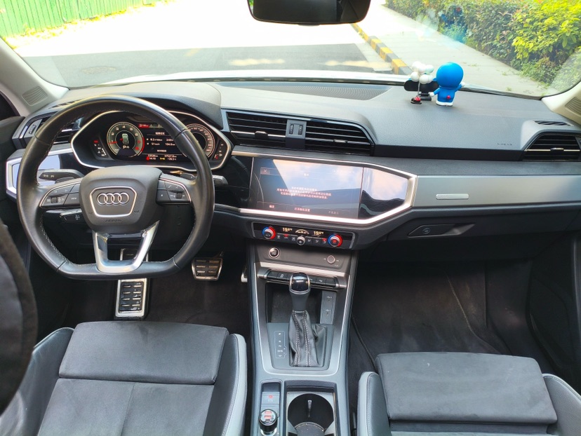 Audi Q3 2023 car image #6