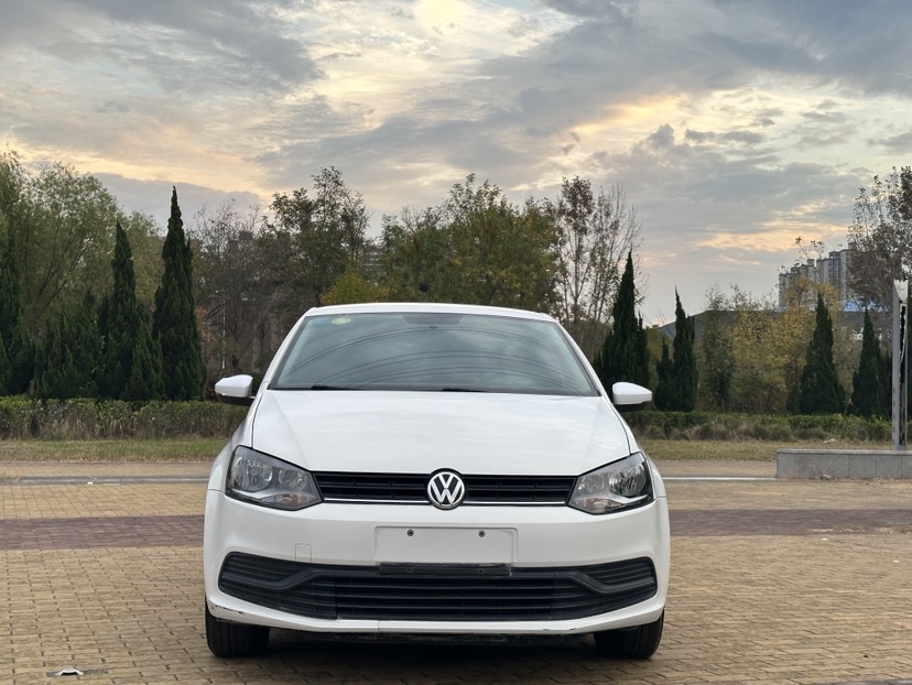 Volkswagen Polo 2017 car image #2