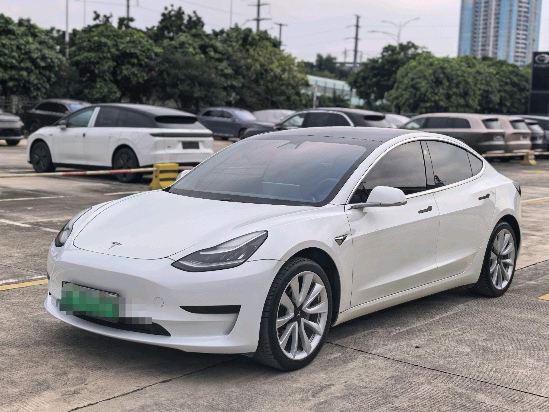 Tesla Model 3 2020 car image 