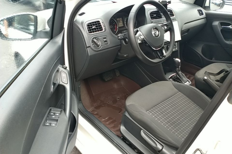Volkswagen Polo 2016 #16 Volkswagen Polo 2016 car image #16