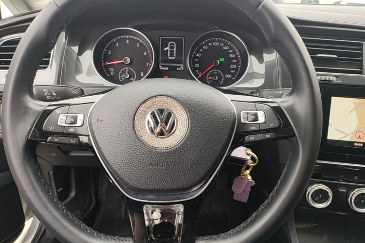 Volkswagen Golf 2020 car image #11