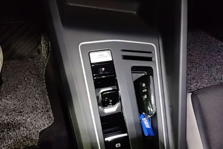 Volkswagen Golf 2021 car image #14