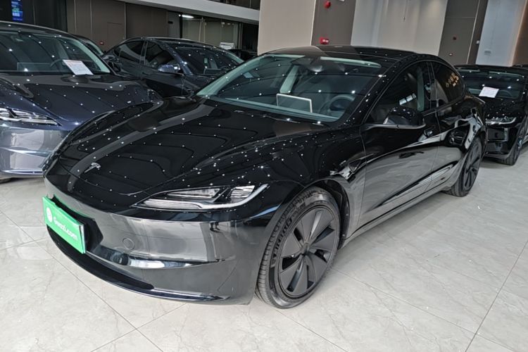 Tesla Model 3 2023 car image #2