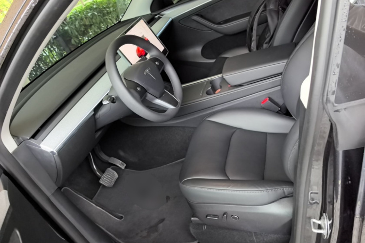Tesla Model Y 2025 #15 Tesla Model Y 2025 car image #15