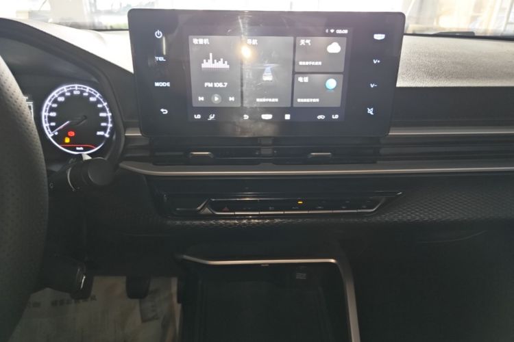 GEELY Emgrand 2026 car image #17