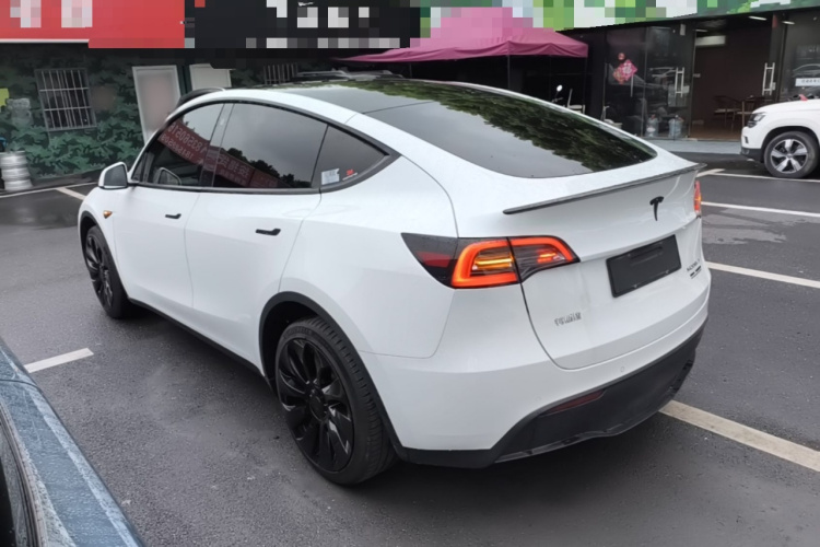 Tesla Model Y 2024 #5 Tesla Model Y 2024 car image #5