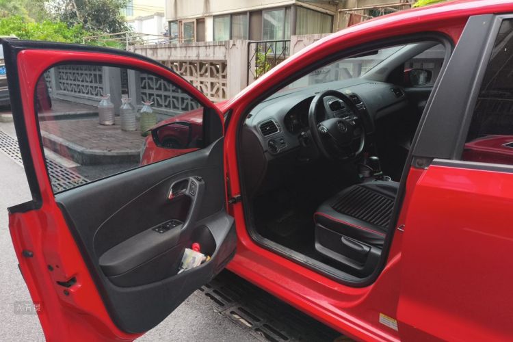 Volkswagen Polo 2016 car image #18