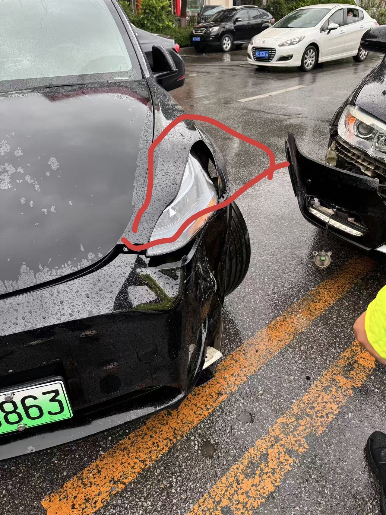 Tesla Model Y 2024 car image #13