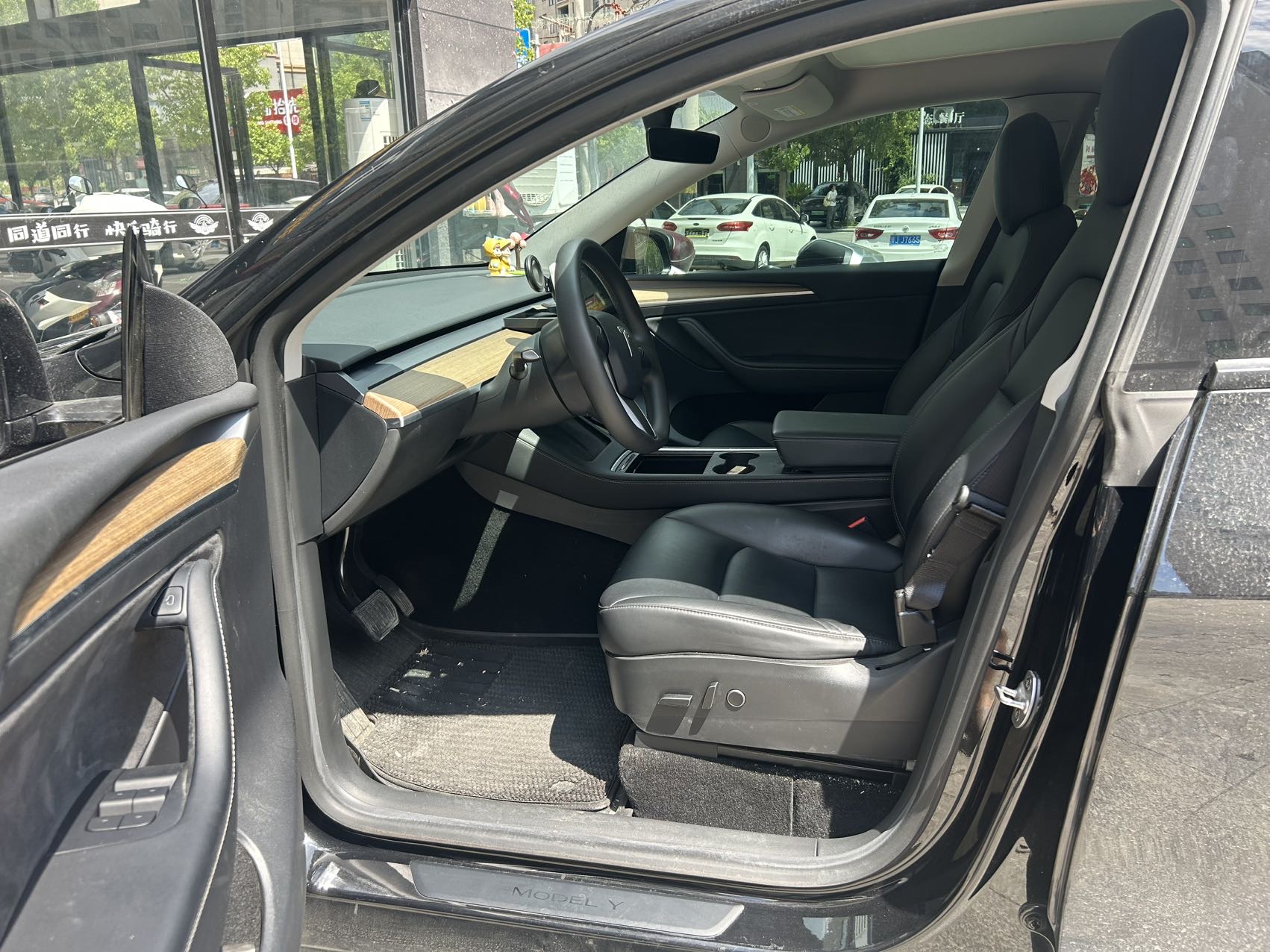 Tesla Model Y 2022 car image #4