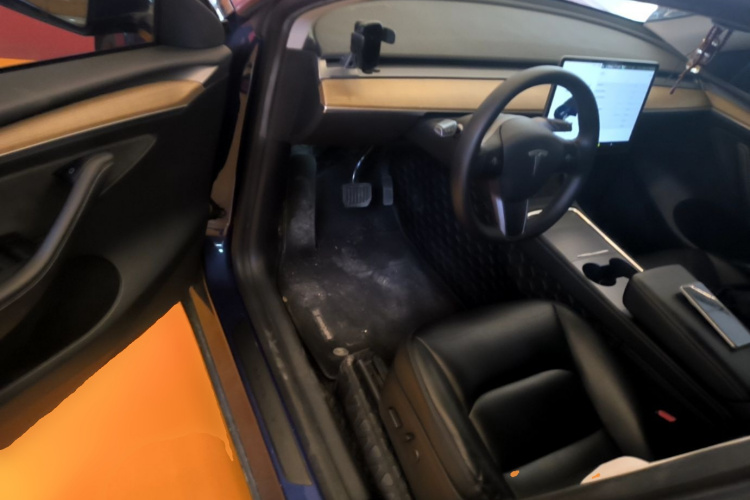 Tesla Model Y 2022 car image #16
