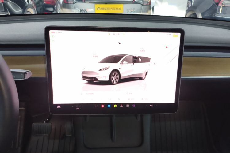 Tesla Model Y 2023 #17 Tesla Model Y 2023 car image #17