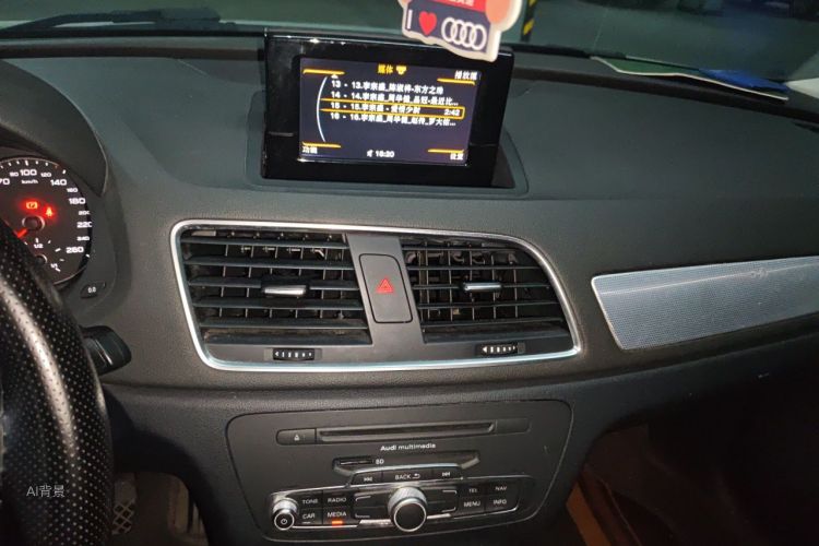 Audi Q3 2016 car image #15