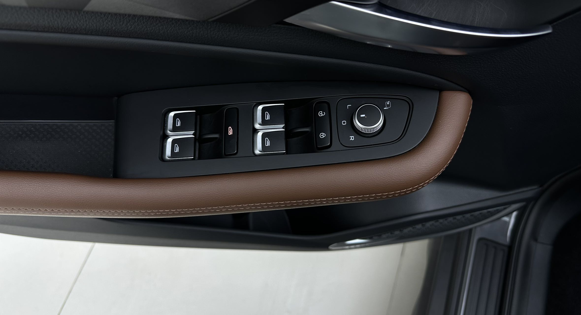 GEELY Vision X6 2023 car image #12