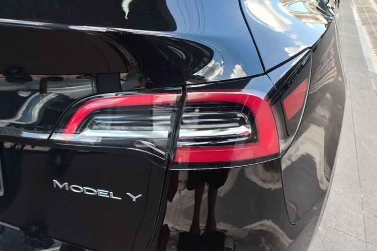 Tesla Model Y 2023 car image #8