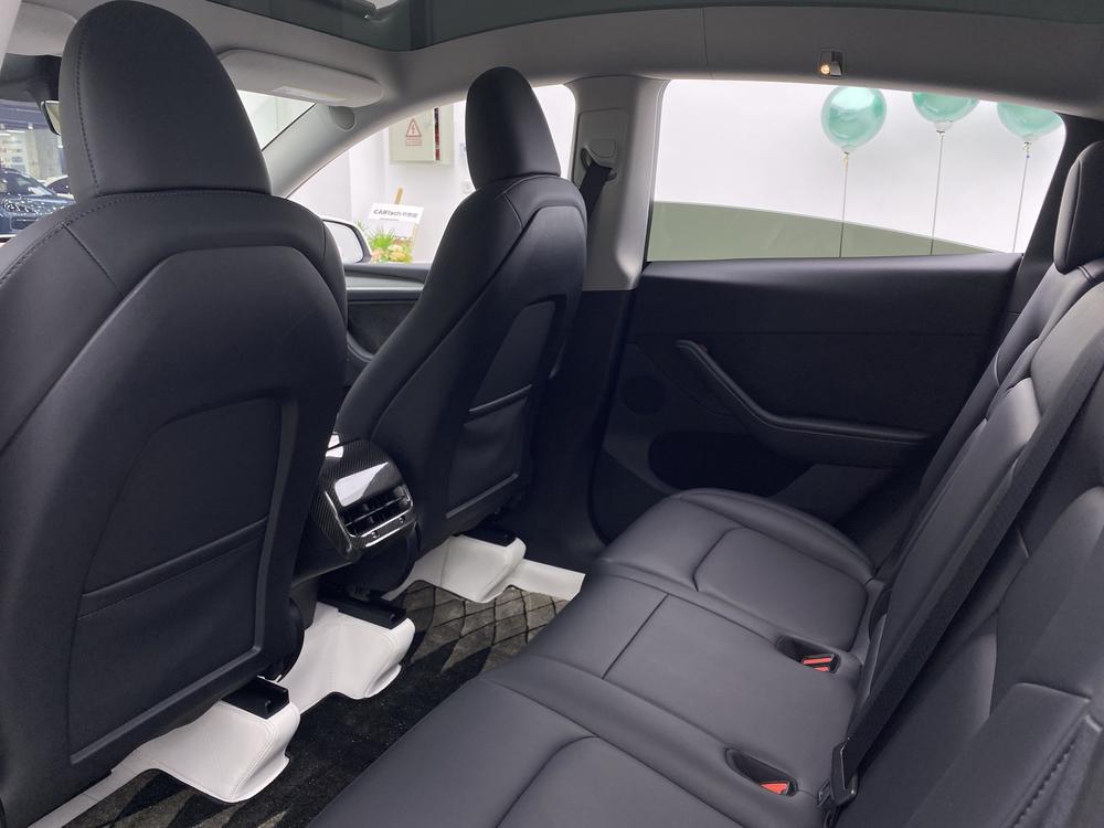 Tesla Model Y 2024 car image #29