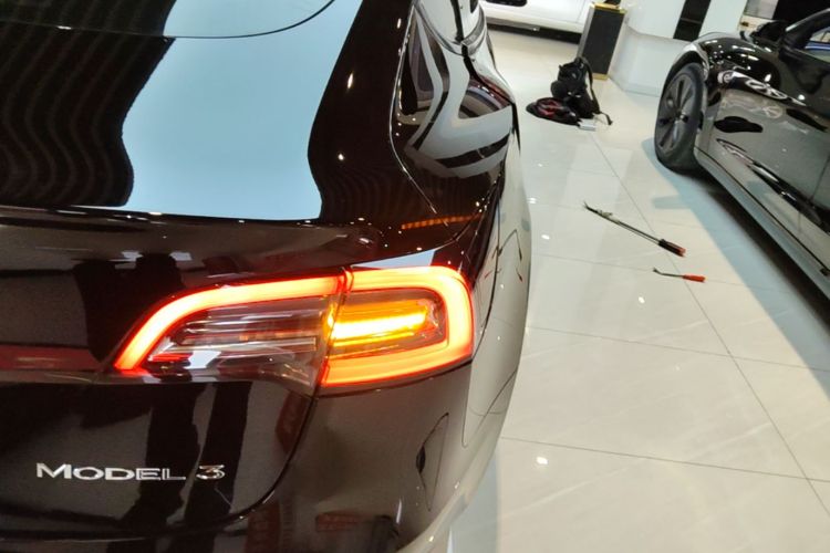 Tesla Model 3 2022 car image #8
