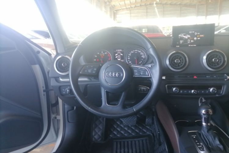 Audi A3 2019 immagine di auto #12