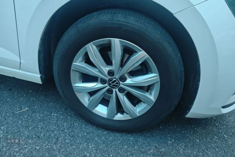 Volkswagen Polo 2022 car image #9