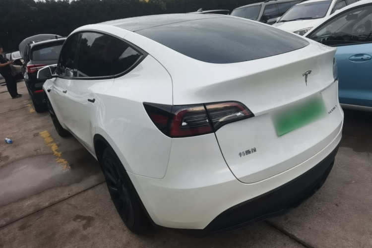 Tesla Model Y 2024 car image #5