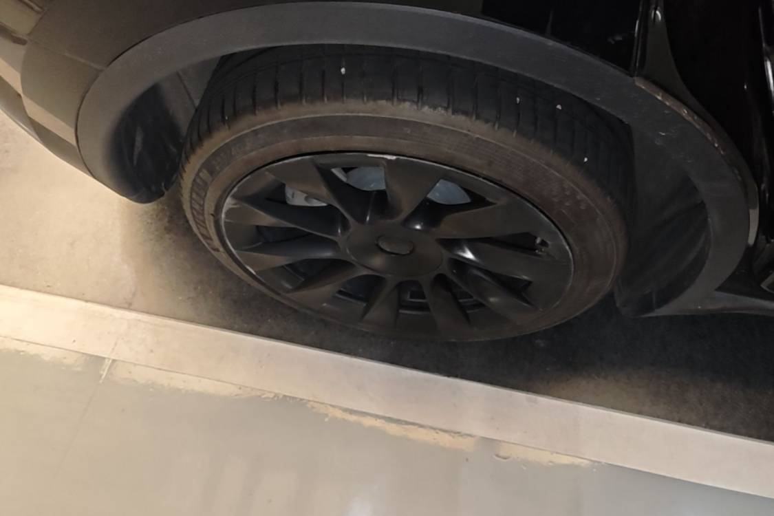 Tesla Model Y 2024 car image #30