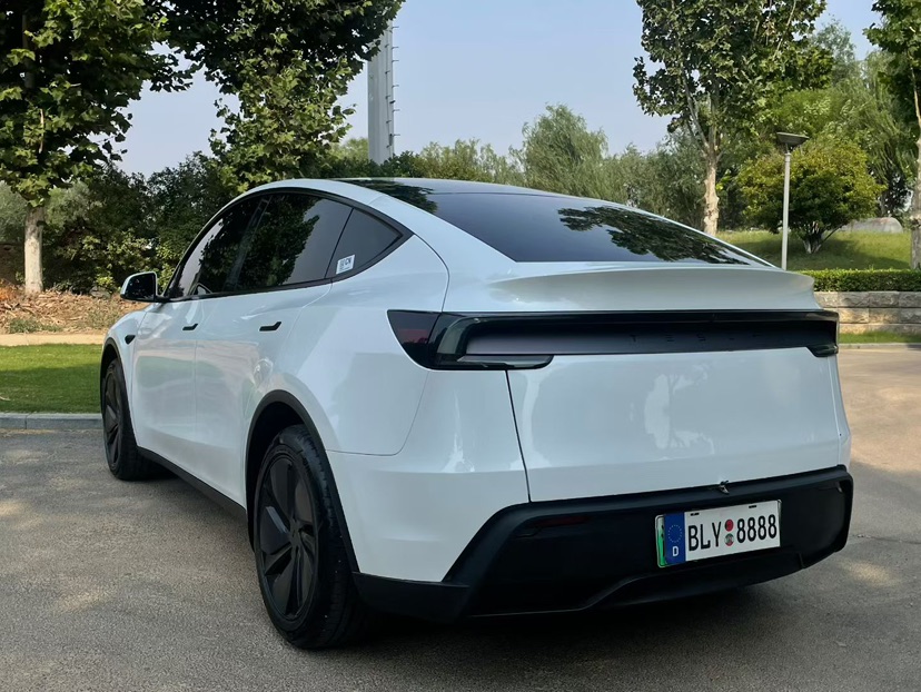 Tesla Model Y 2026 car image #5