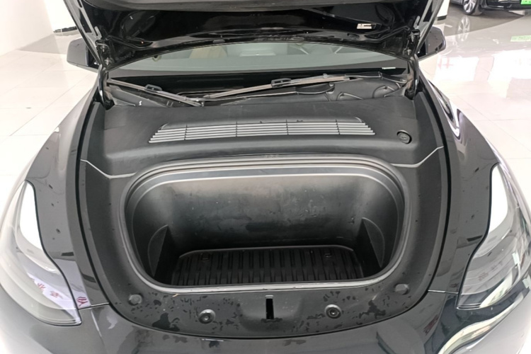 Tesla Model Y 2022 car image #20