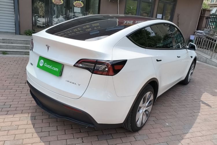 Tesla Model Y 2023 car image #7