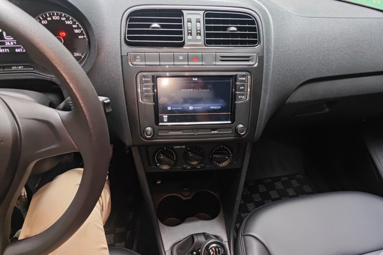 Volkswagen Polo 2019 car image #17